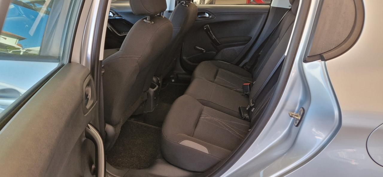 Peugeot 208 1.4 eHDi 68cv Automatica