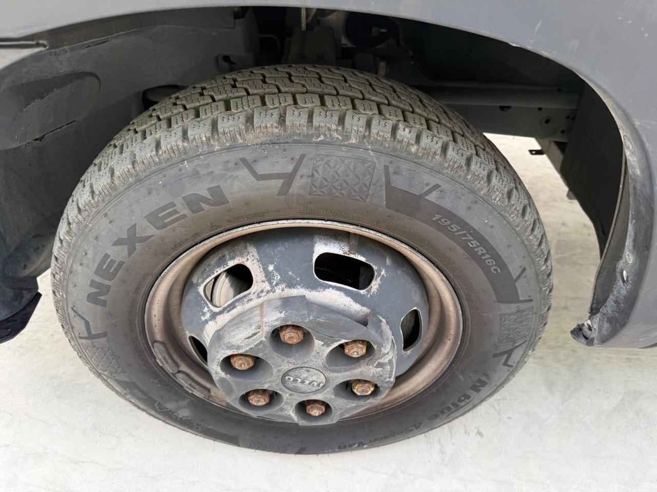 Iveco Daily 35C16 cassone fisso con gru FASSI F32A