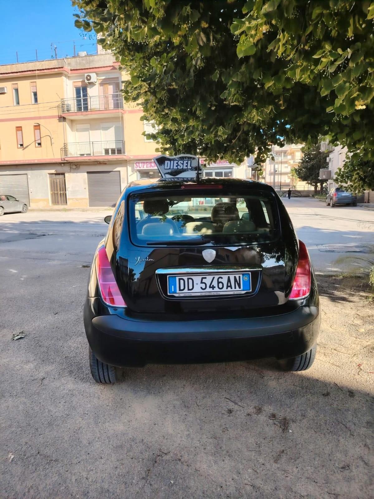 Lancia Ypsilon 1.3 MJT 75 CV Argento