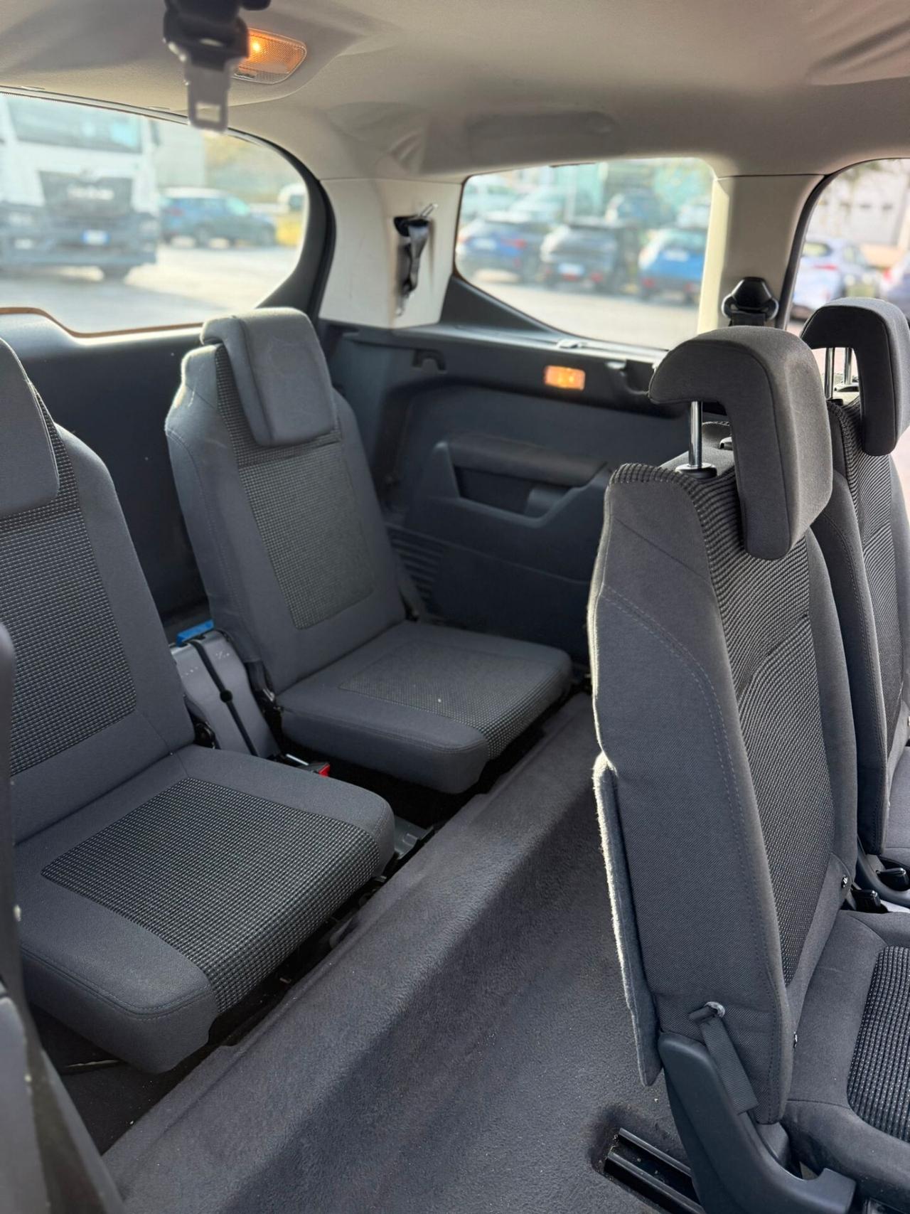 Peugeot 5008 1.6 HDi 112CV Business 7 POSTI NEOPATENTATI