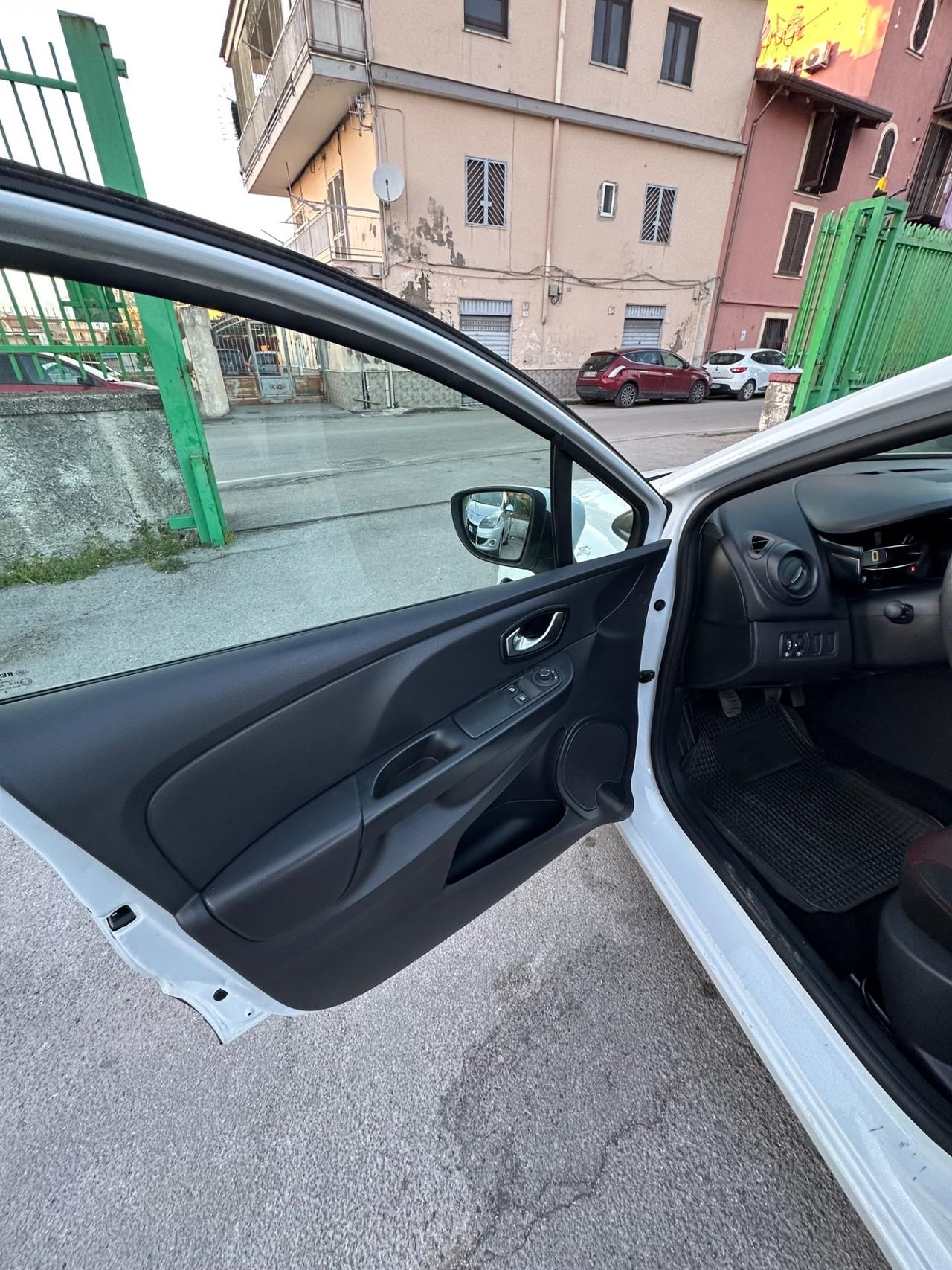 Renault Clio 1.2 75CV 5 porte Zen