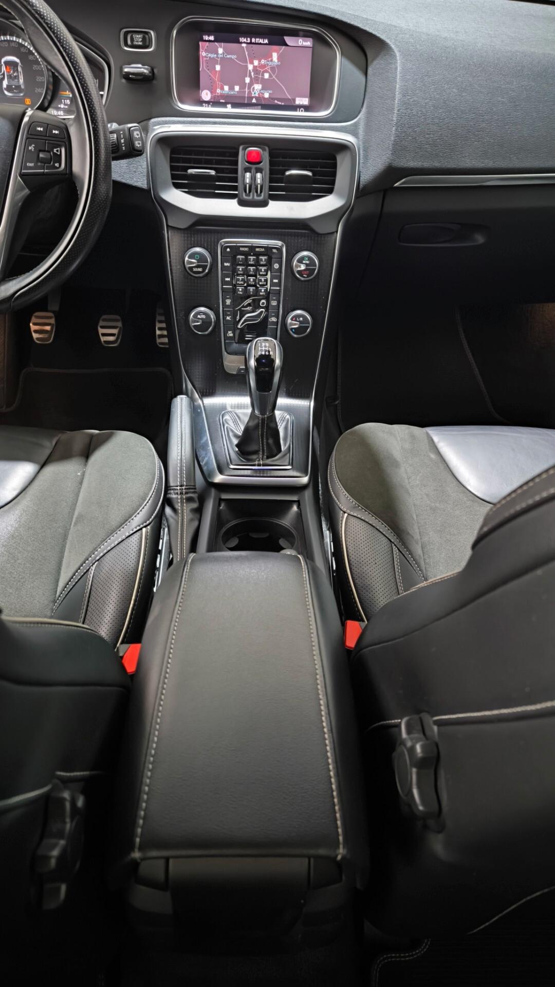 Volvo V40 D2 R-design