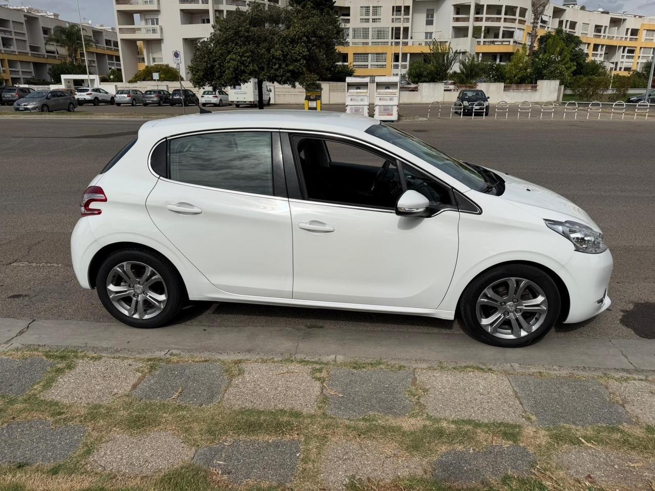 Peugeot 208 1.6 HDI Diesel -Neopatentati-Unico Proprietario