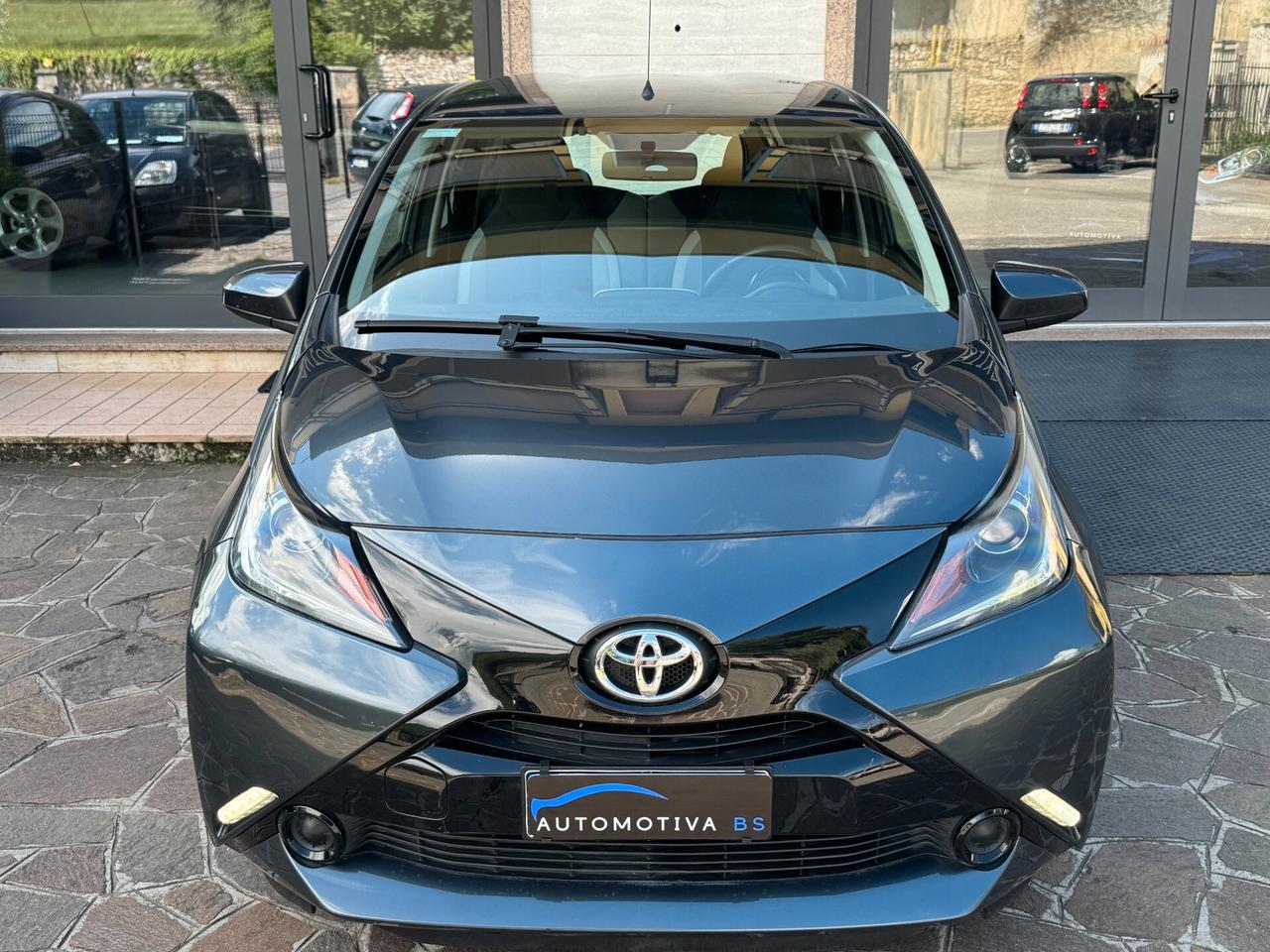Toyota Aygo 1.0 VVT-i 69 CV 5 porte x-play MMT AUTOMATICA