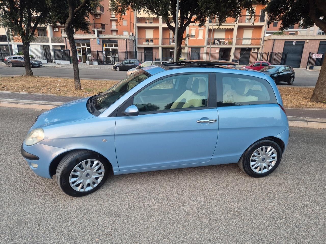 Lancia Ypsilon 1.3 MJT 69 CV Platino tetto apribileeeee