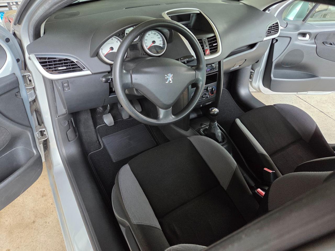 Peugeot 207 1.4 Benzina, ok neopatentati.