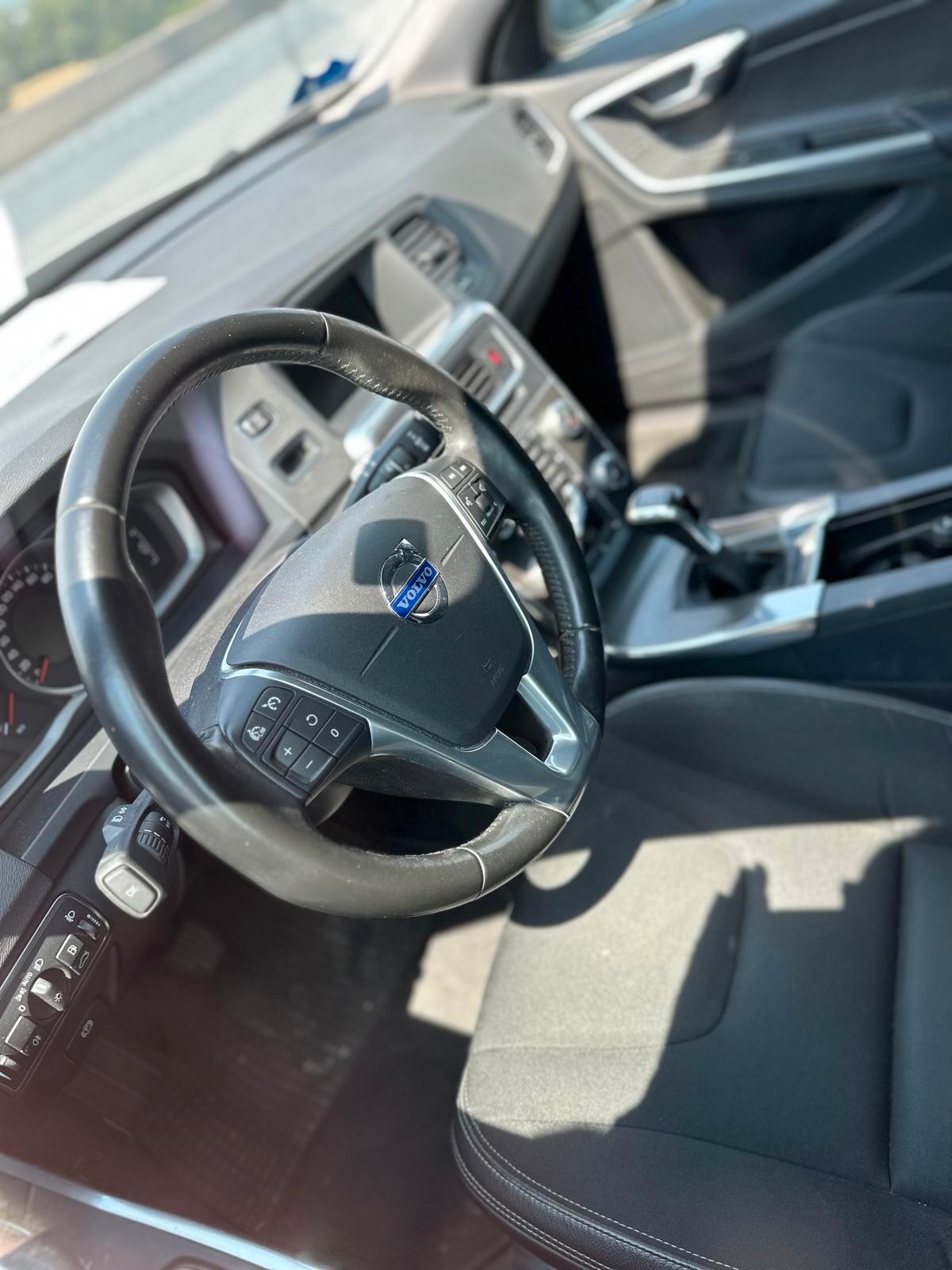 Volvo V60 D4 Geartronic R-design Kinetic