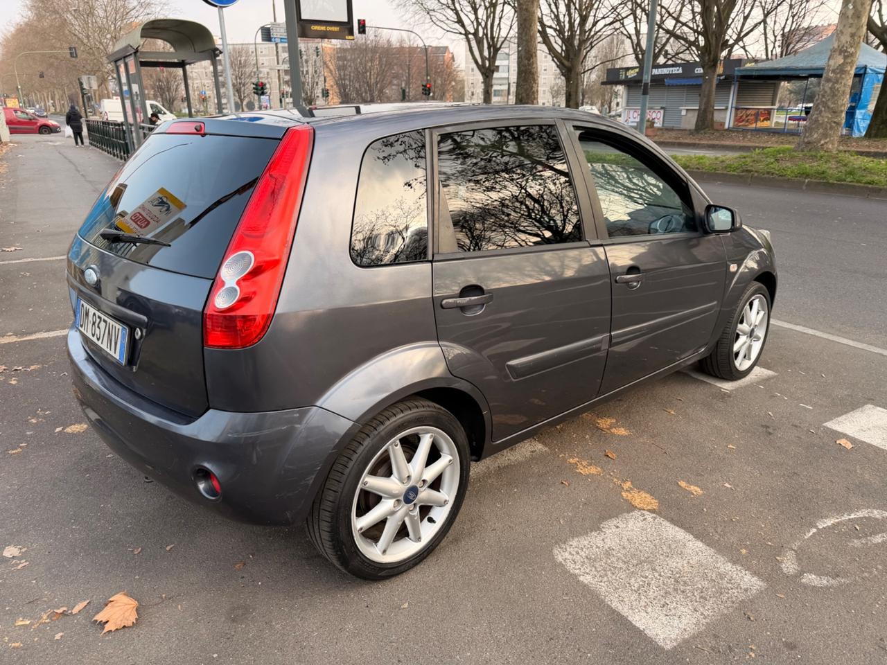 Ford Fiesta 1.2 Benz 5p. Ghia 2008