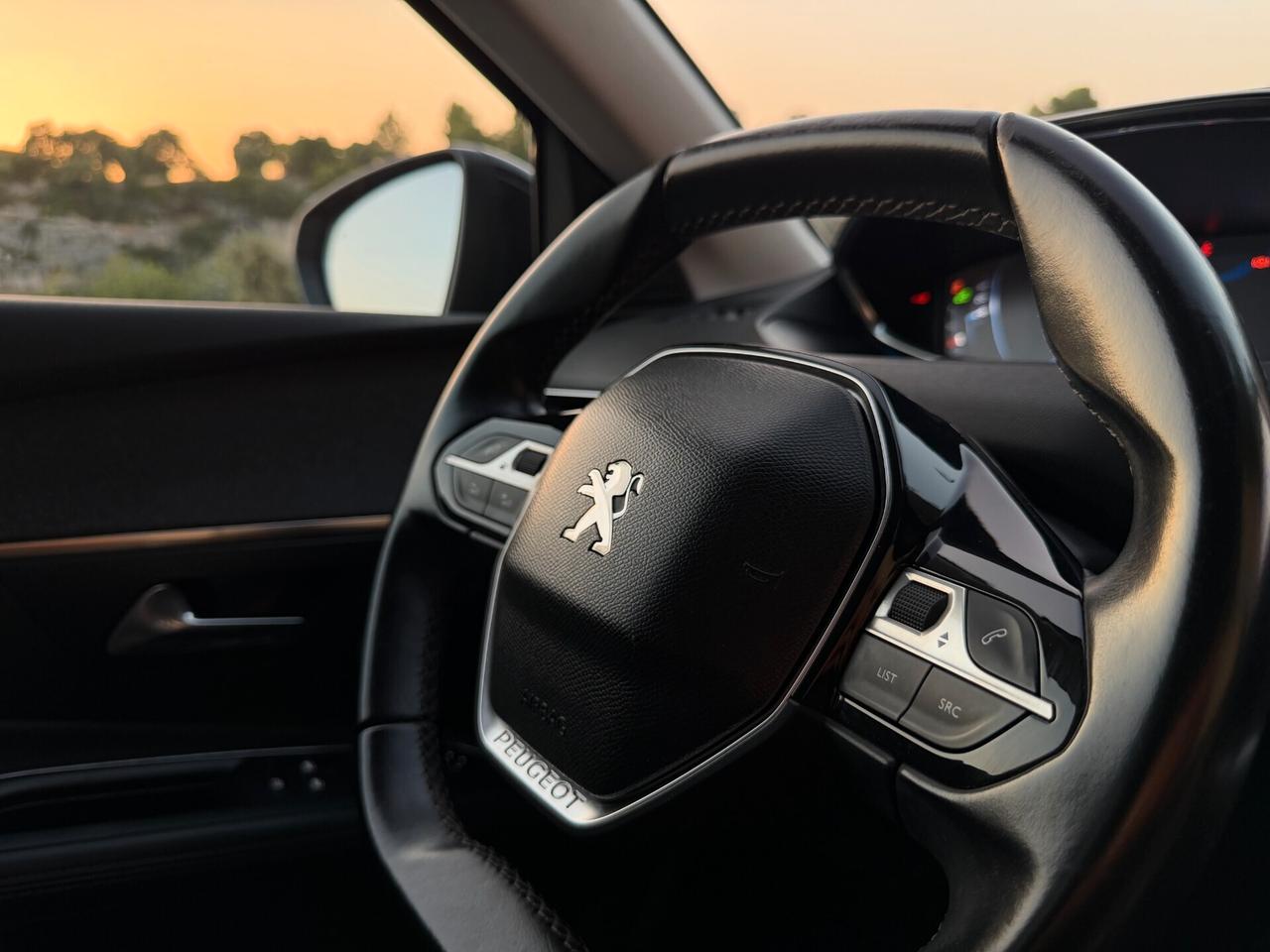 Peugeot 3008 ALLURE/1.6 120CV/PELLE/18"/CAR PLAY