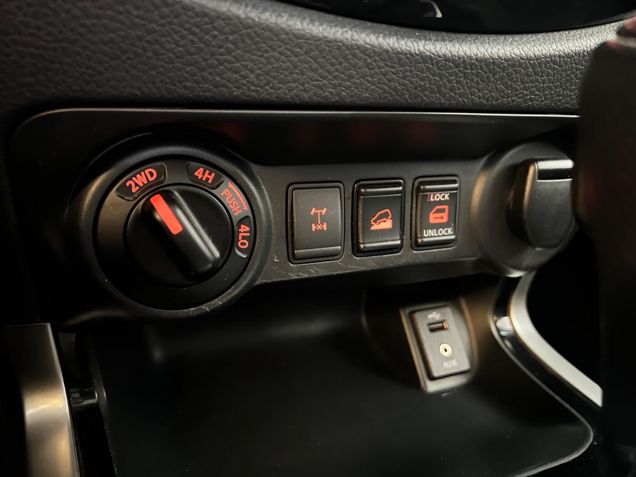 Nissan Navara 2.3 dCi 190 CV 7AT 4WD Double Cab Tekna