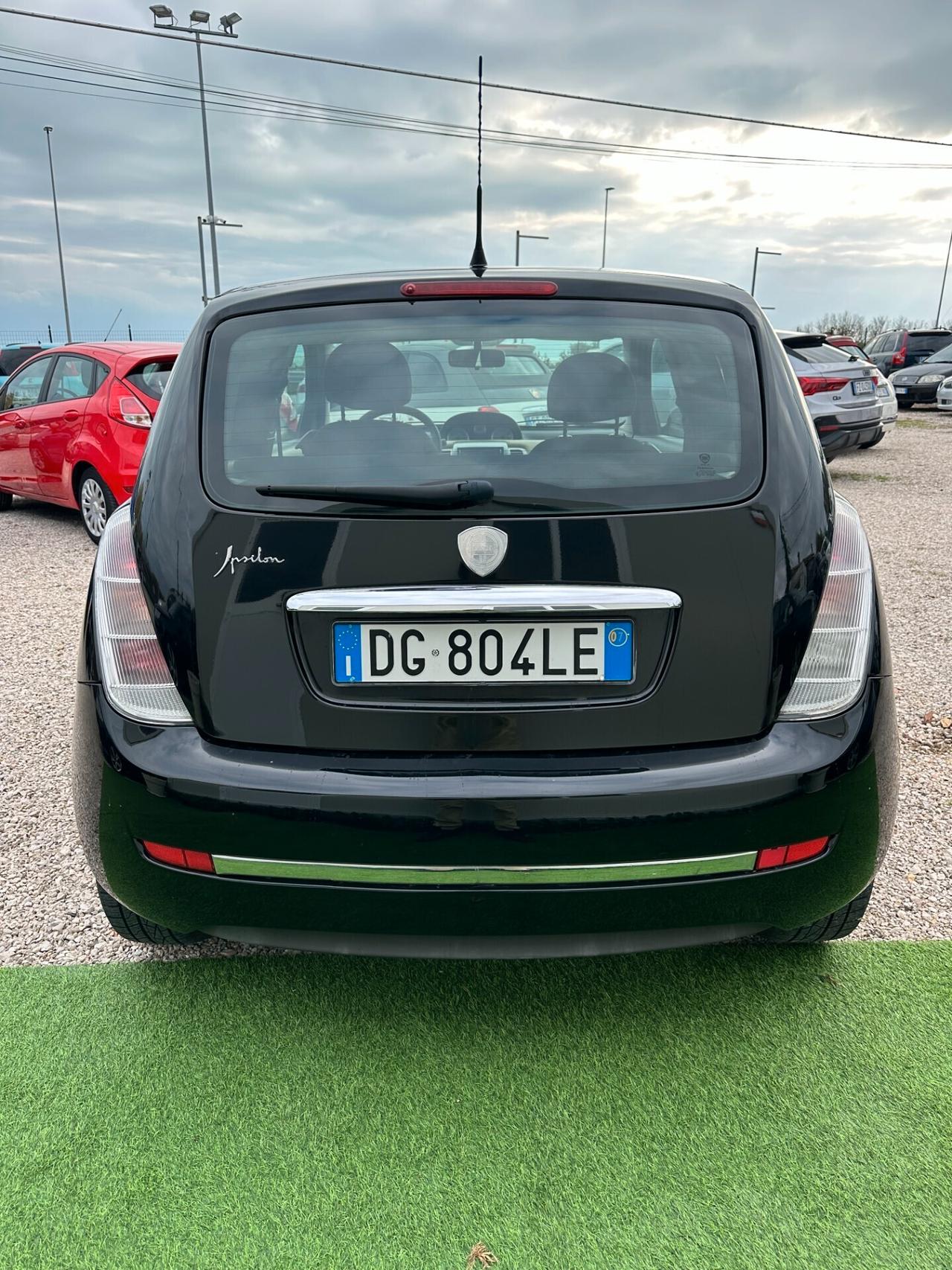 Lancia Ypsilon 1.4 16V Sport MomoDesign