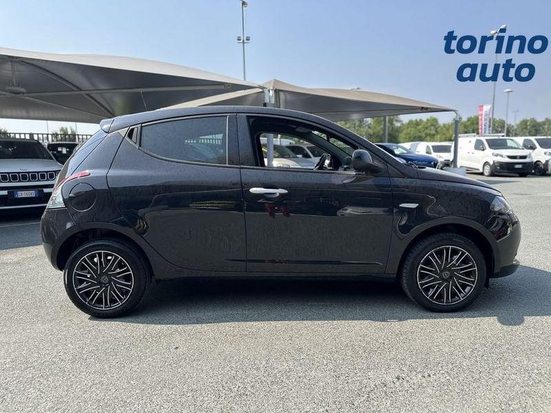 Lancia Ypsilon 1.0 FireFly 70cv Hybrid Silver
