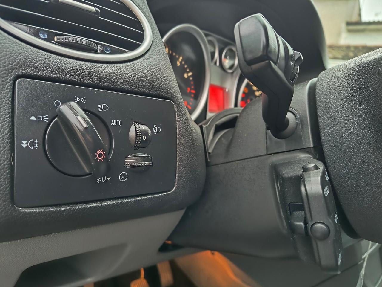 Ford Focus 1.6 Ti-VCT 5p. Benzina