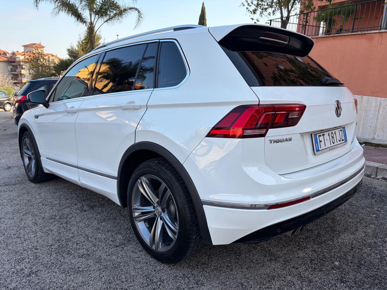 Volkswagen Tiguan 1.6 TDI R-Line strafull !!!