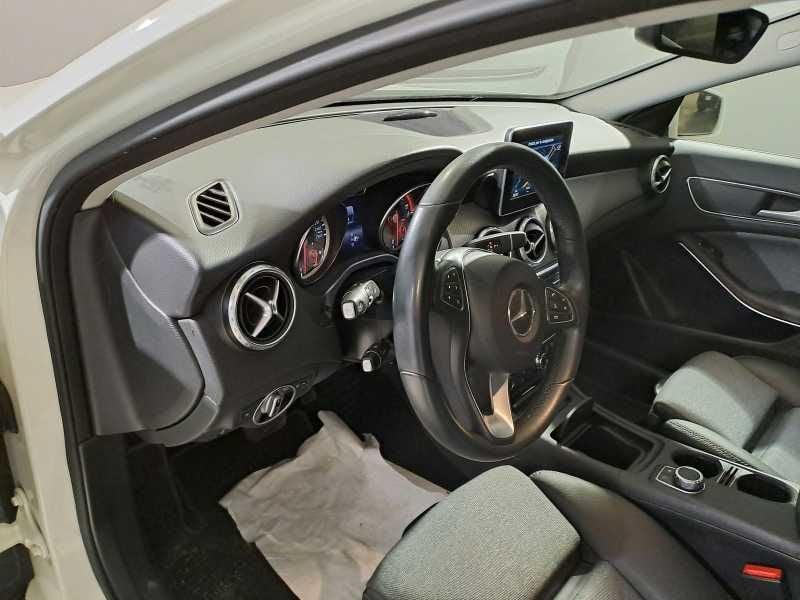 Mercedes-Benz GLA 200 d Business auto