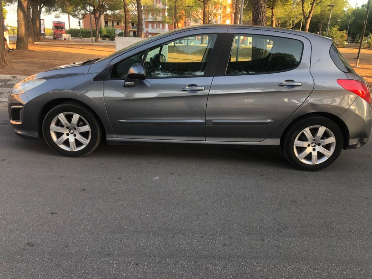 Peugeot 308 1.6 8V e-HDi 112CV POKI KILOMETRI