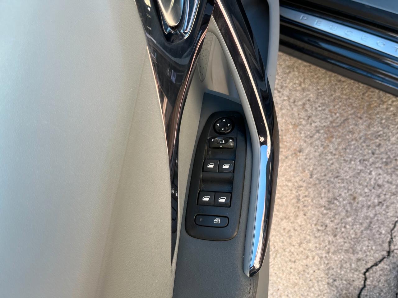 Peugeot 208 1.4 HDi 68 CV 5 porte Allure