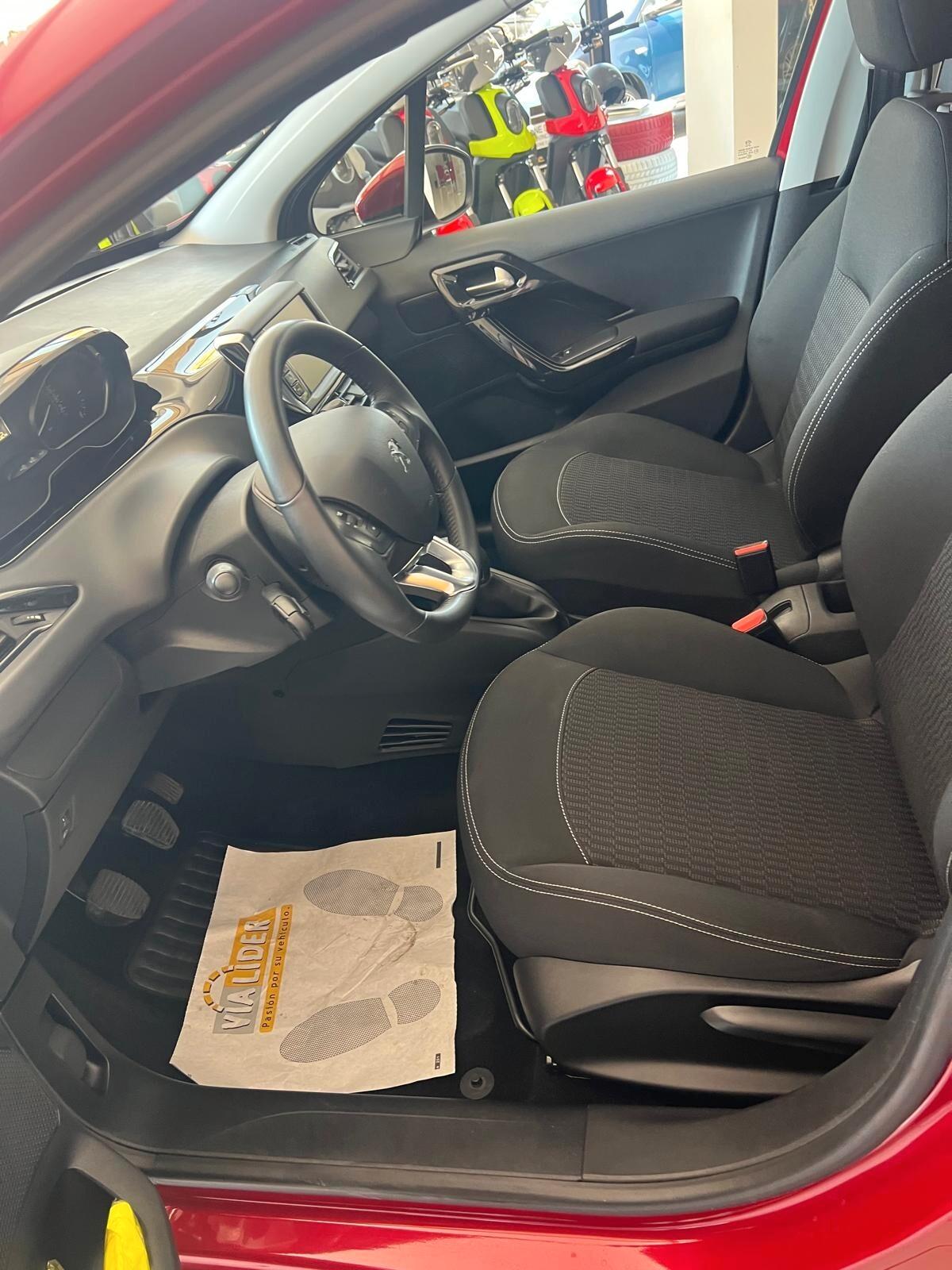 Peugeot 208 PureTech 82 5 porte ALLURE