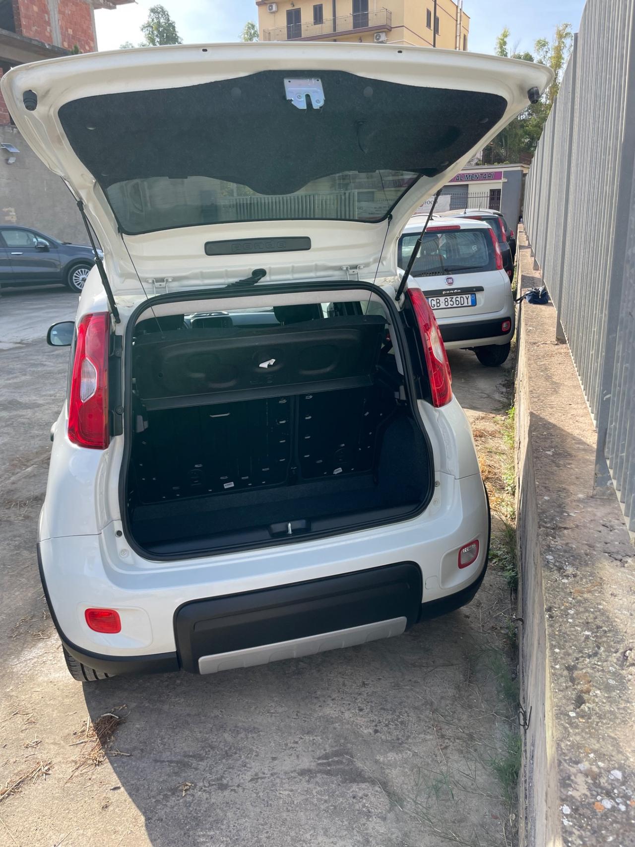 Fiat Panda 1.0 FireFly S&S Hybrid Garmin