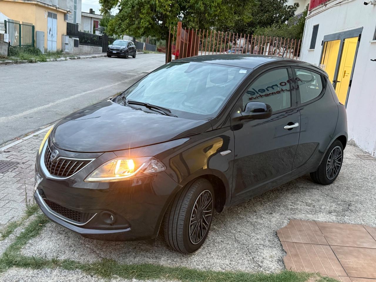 Lancia Ypsilon 1.0 FireFly 5 porte S&S Hybrid Gold