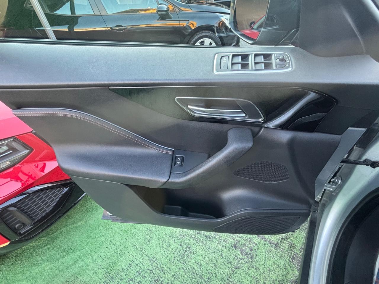 Jaguar F-Pace 2.0 D 180 CV AWD Portfolio