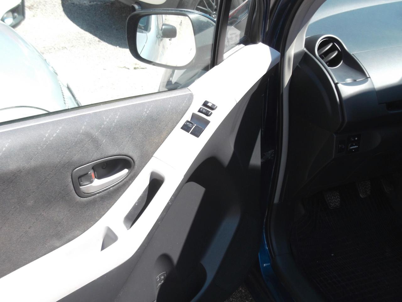 Toyota Yaris 1.4 D-4D 5 porte Sol - 07