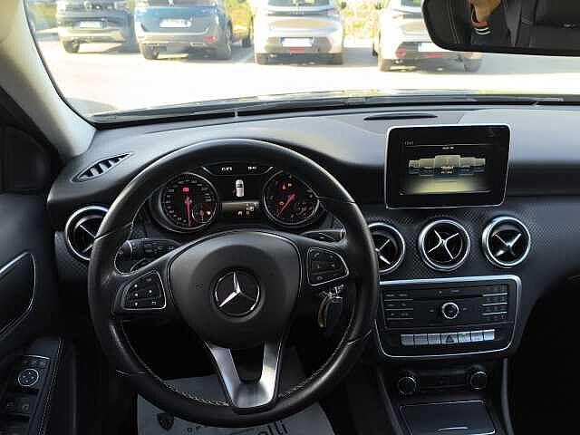 Mercedes-Benz A 180 A 180 d Automatic Sport