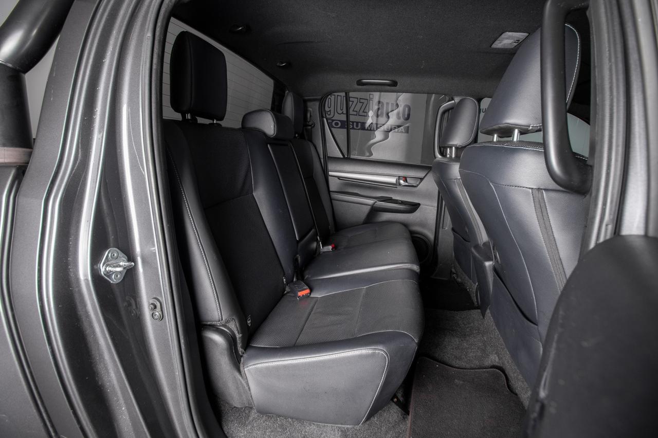 Toyota Hilux 2.8 D Double Cab Invincible 4wd Auto 204cv N1