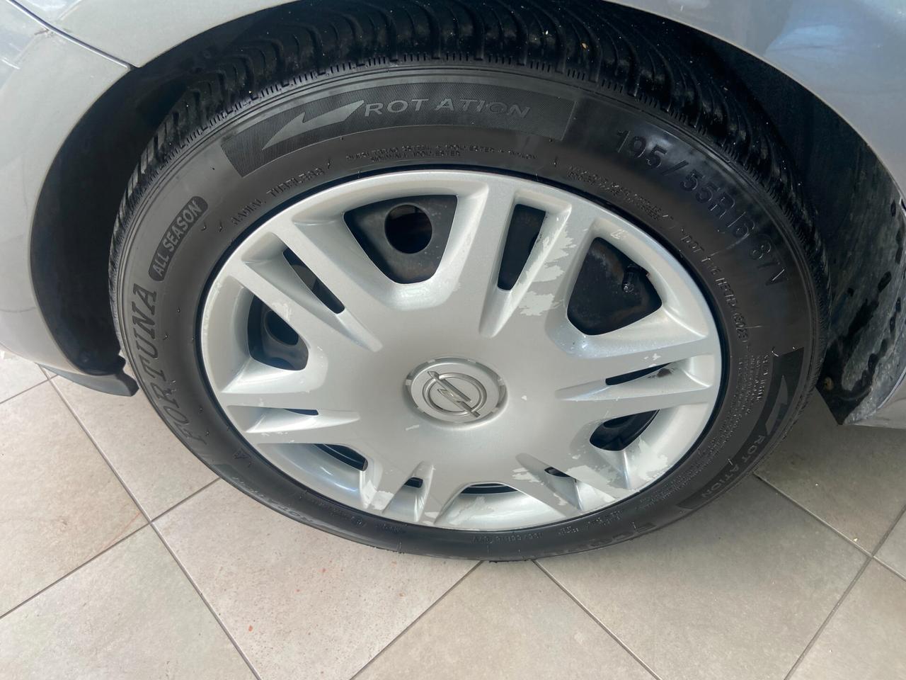Opel Corsa 1.2 5 porte n-Joy