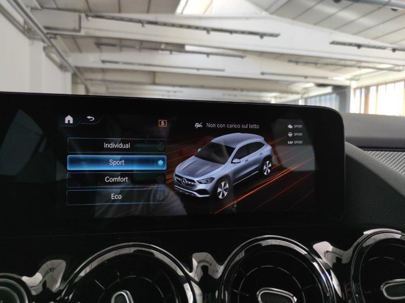 Mercedes-Benz GLA (H247) - GLA 200 Automatic Business