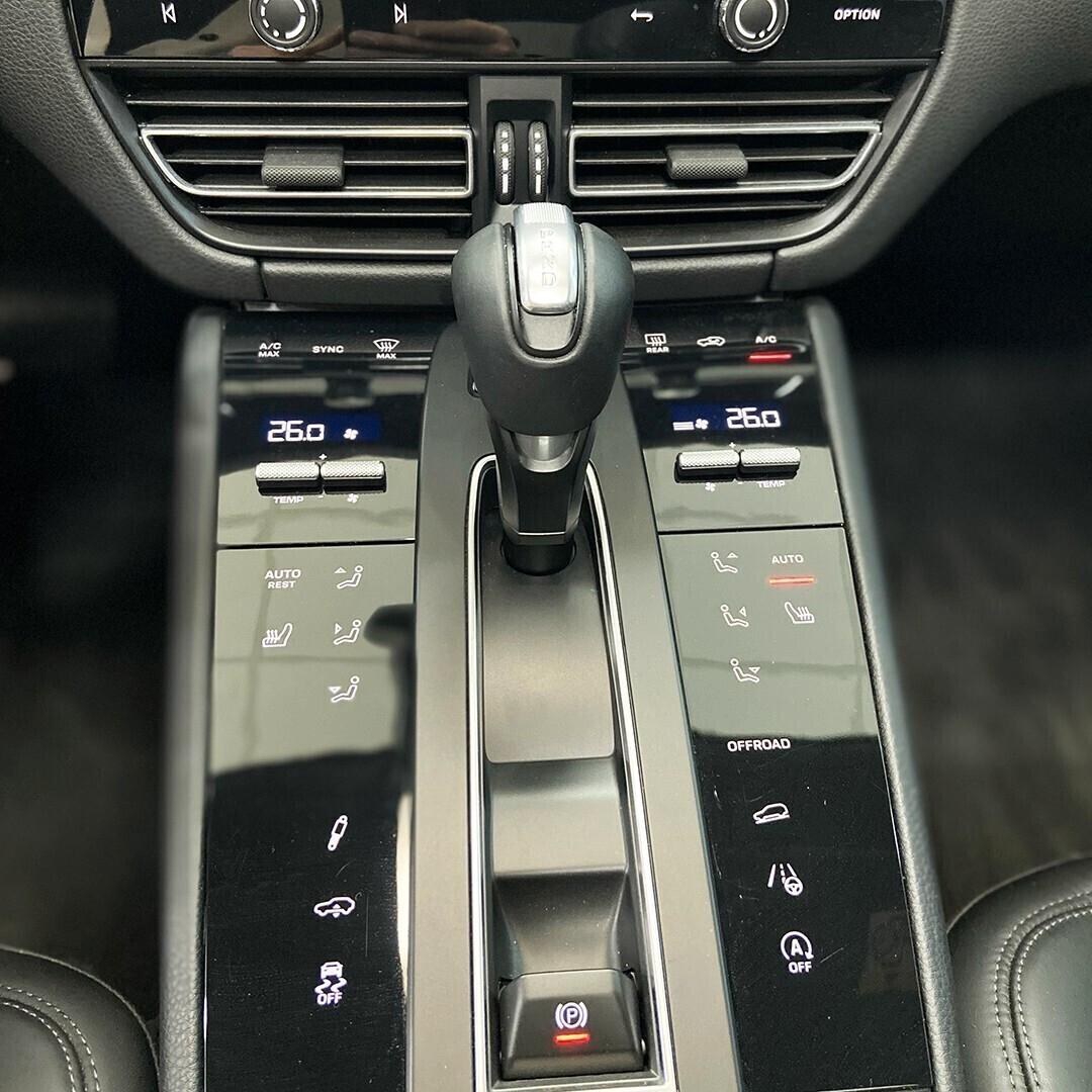 Porsche Macan T con tetto Apribile