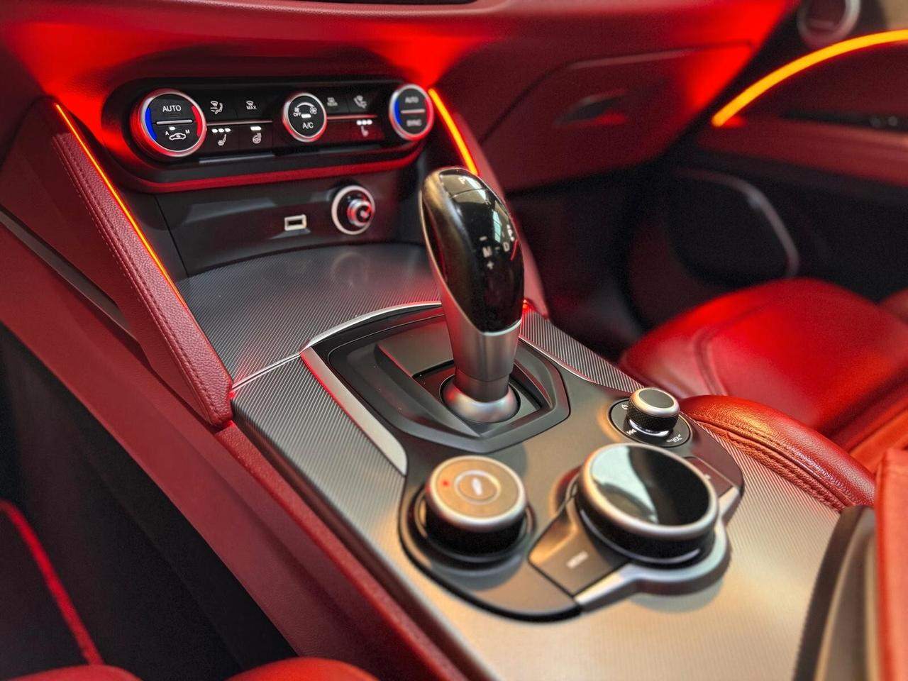 Alfa Romeo Stelvio 2.0 Turbo 280 CV AT8 Q4 VELOCE