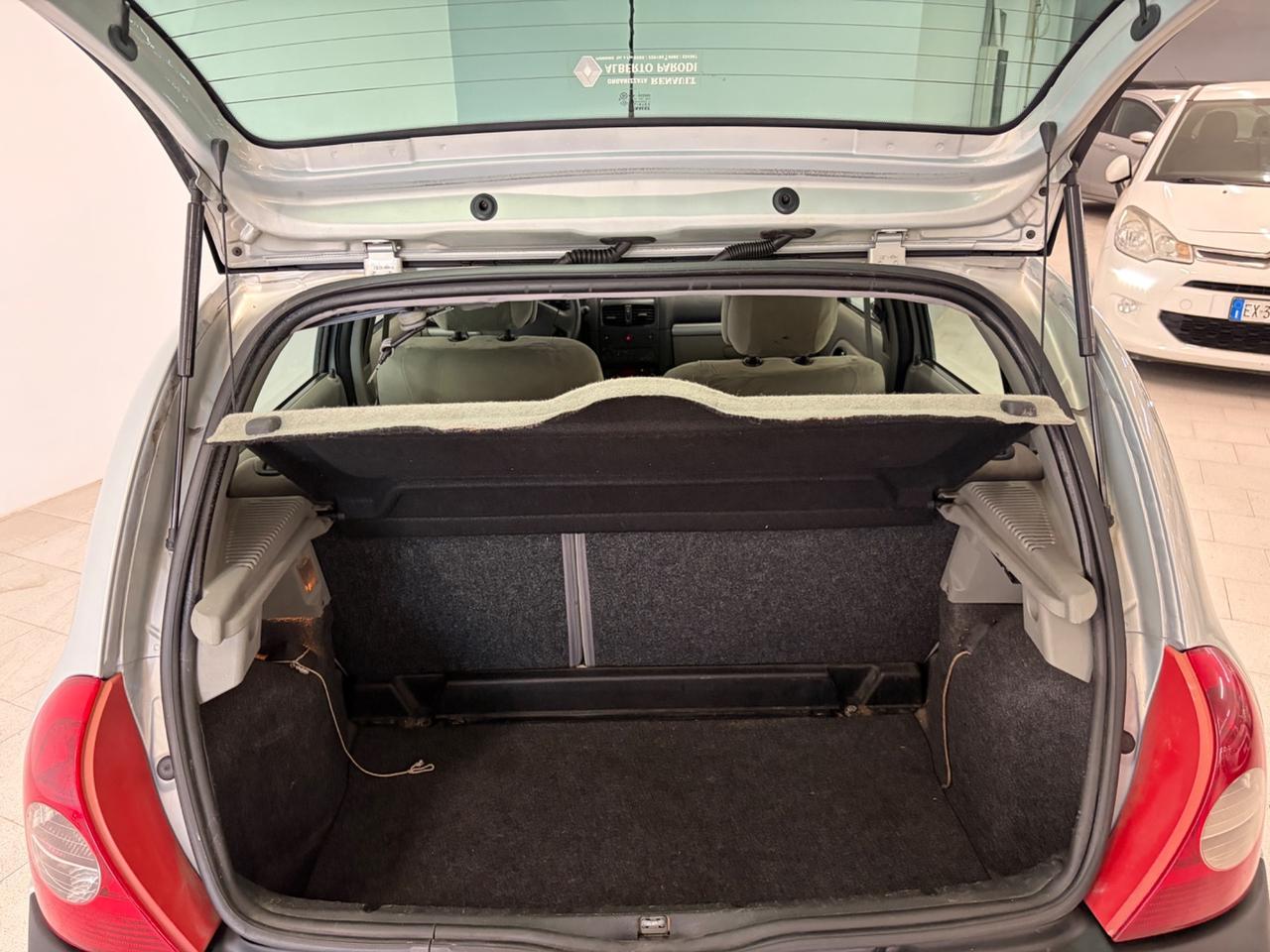 Renault Clio 1.2 16V cat 5 porte Privilège km 109.000 Nuova !