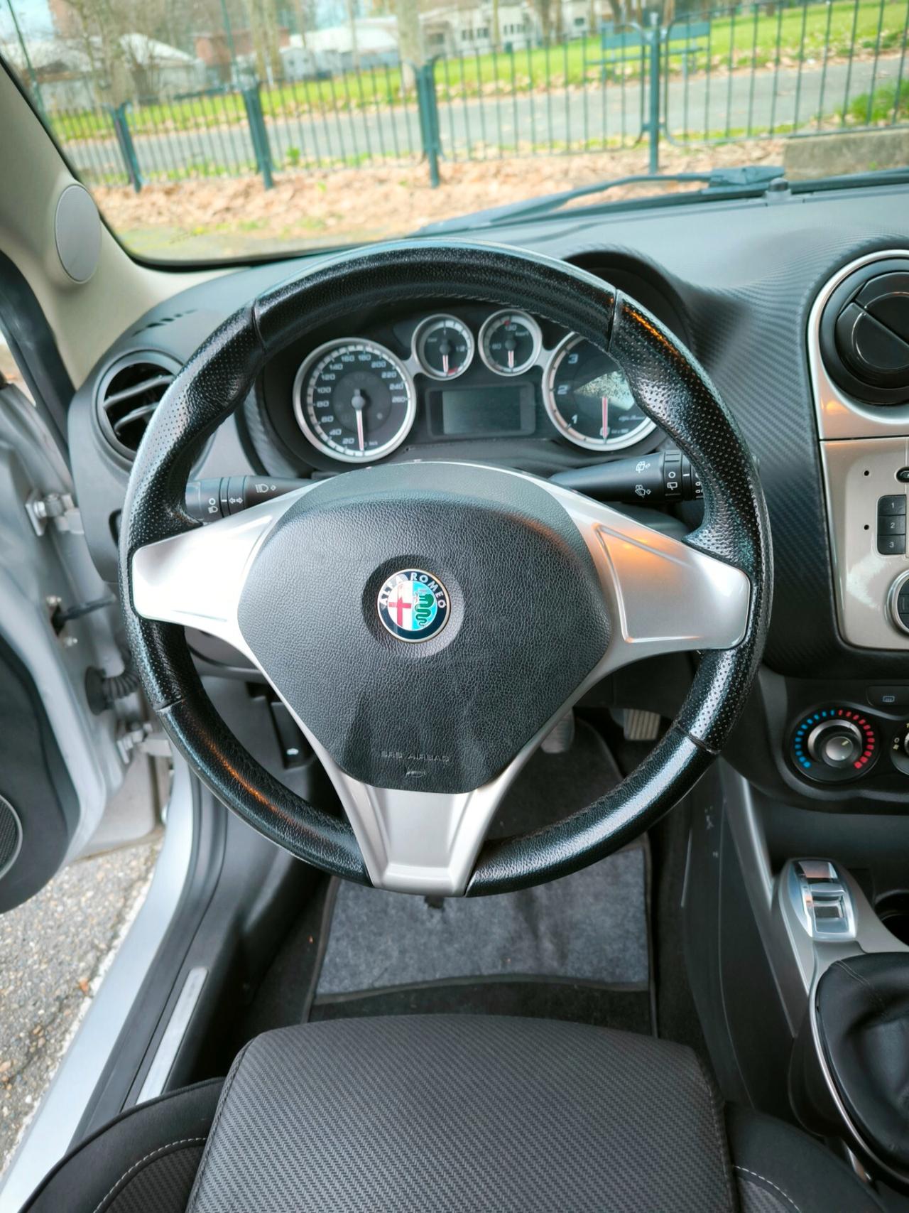 Alfa Romeo MiTo 1.6 JTDm 16V Distinctive Sport Pack