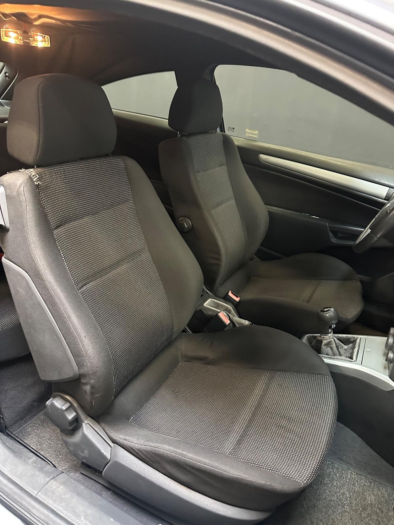 Opel Astra GTC 1.6 16V Twinport 3 porte Sport