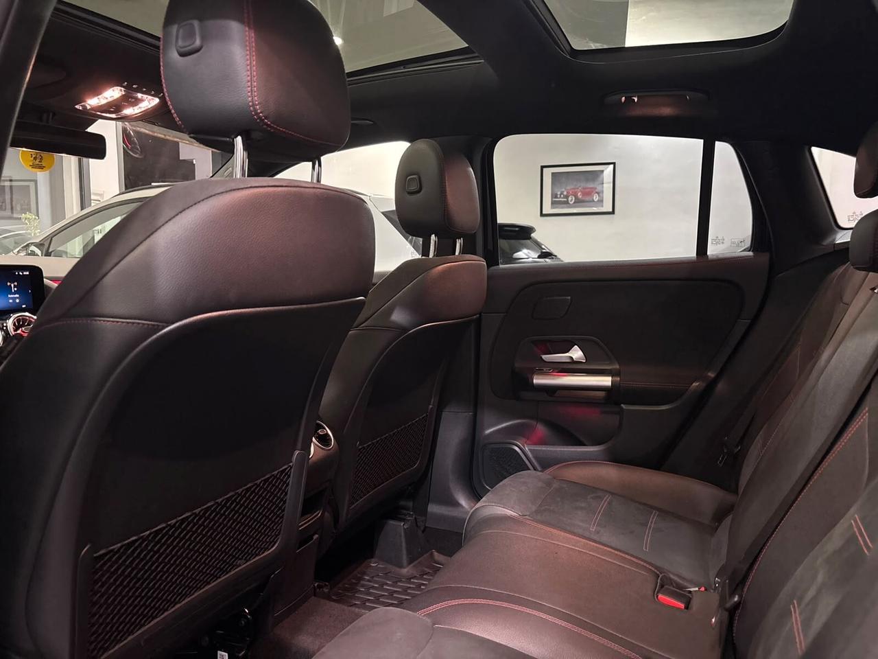 MERCEDES-BENZ GLA 200D PREMIUM AMG TETTO-NAVI-MULTIBEAM