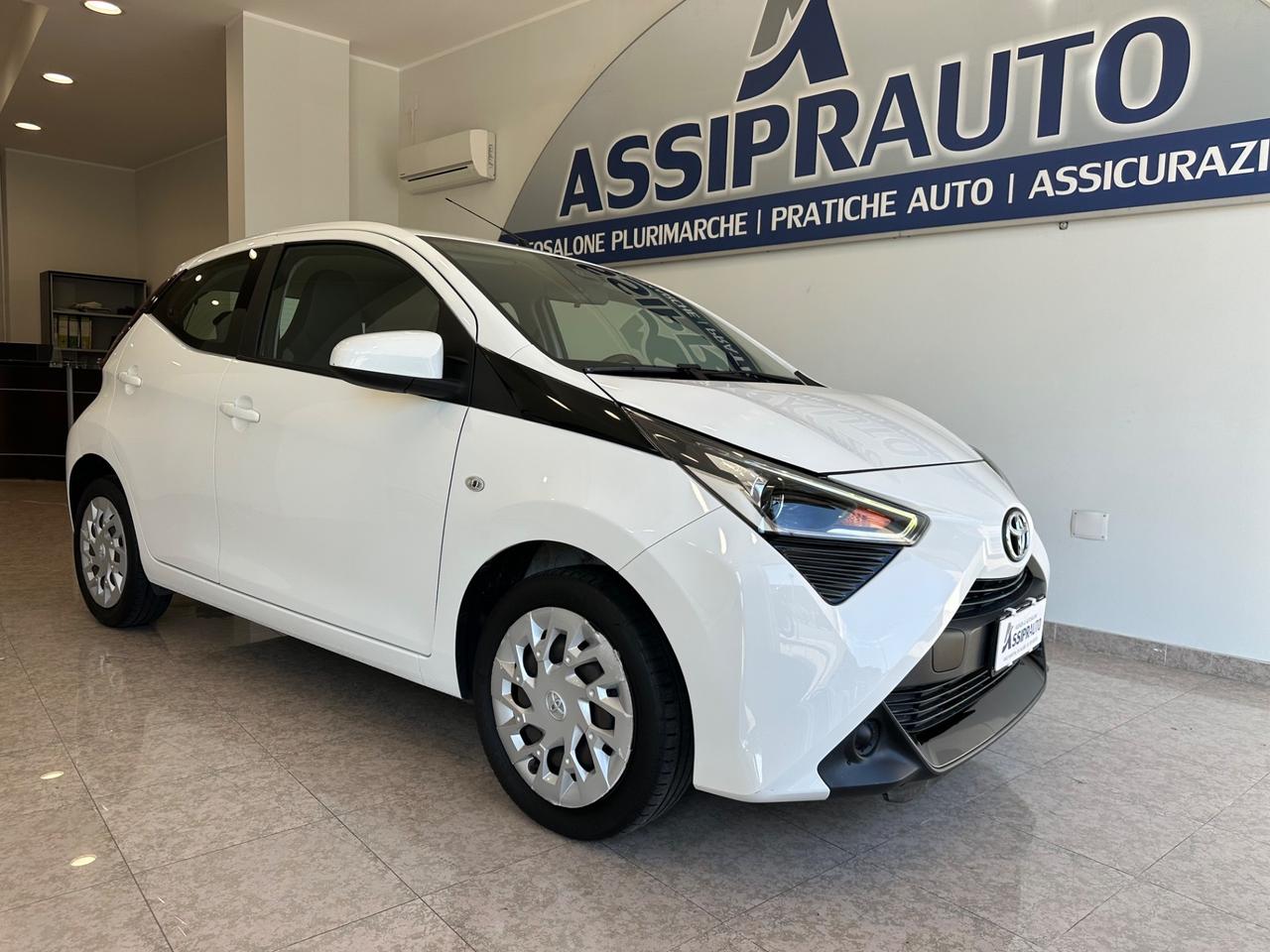 Toyota Aygo Connect 1.0 VVT-i 72 CV 5 porte x-play