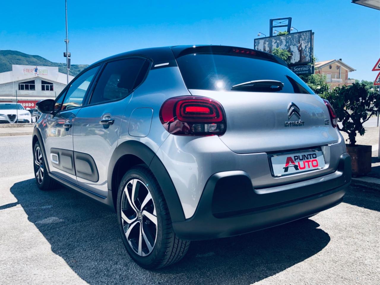 Citroen C31.2 110 CV TETTO NERO Shine -telecam-