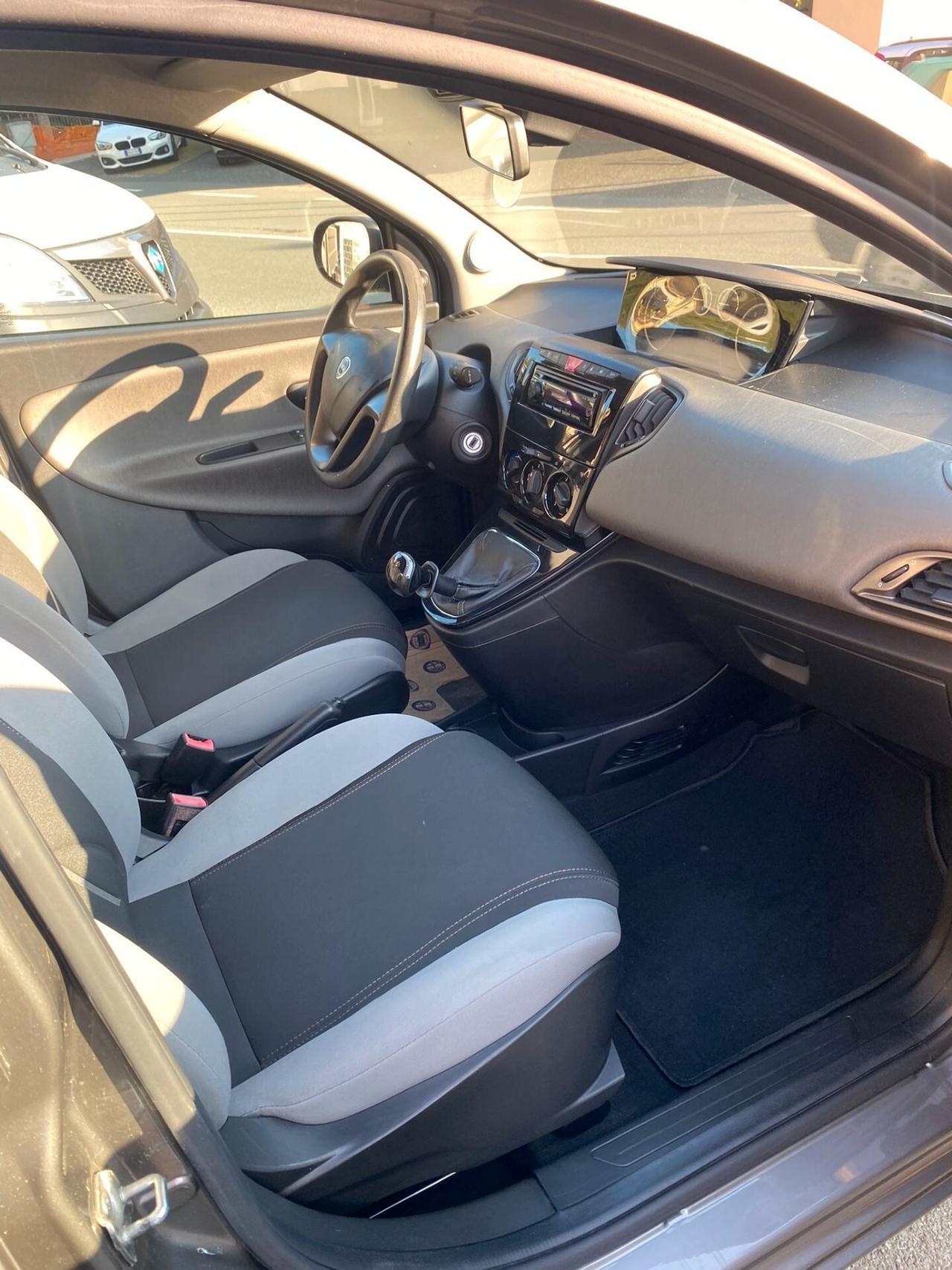Lancia Ypsilon 1.2 69 CV 5 porte GPL Ecochic Silver