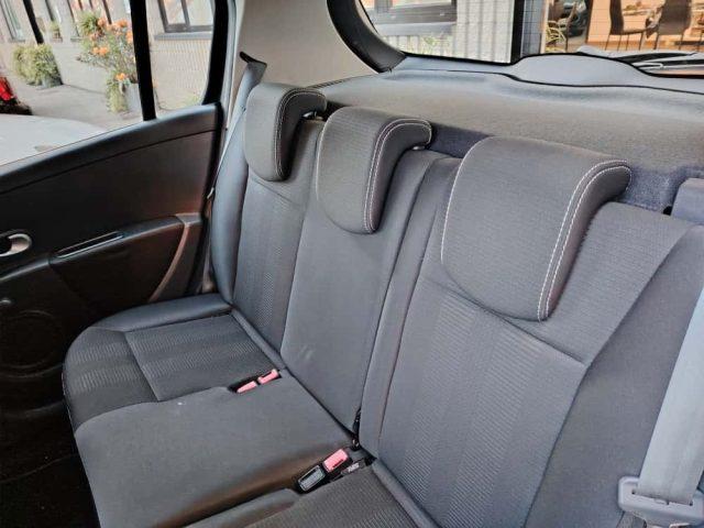 RENAULT Clio 1.2 16V 5 porte Luxe NEOPATENTATI