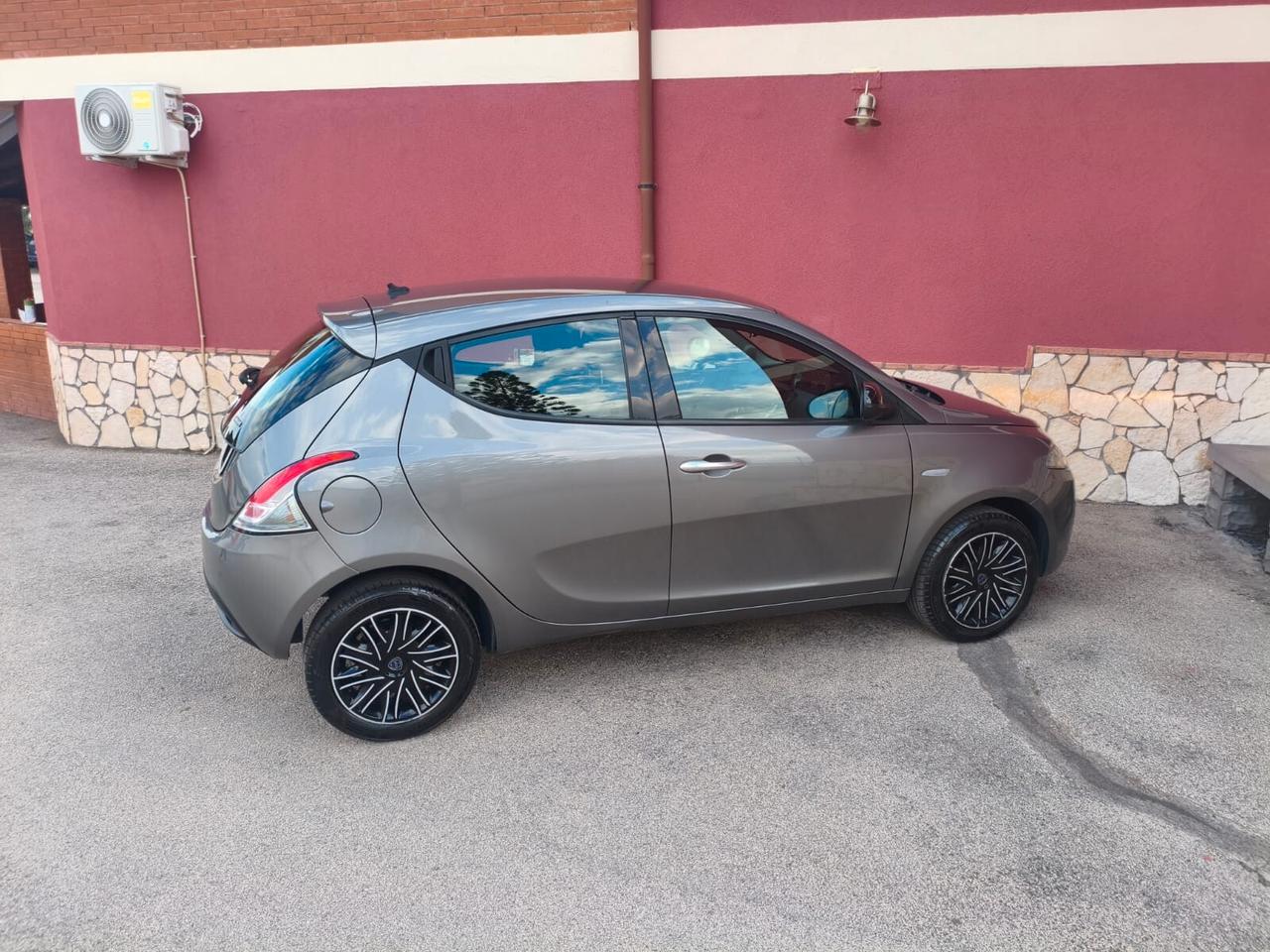 Lancia Ypsilon 1.0 FireFly 5 porte S&S Hybrid UnYca
