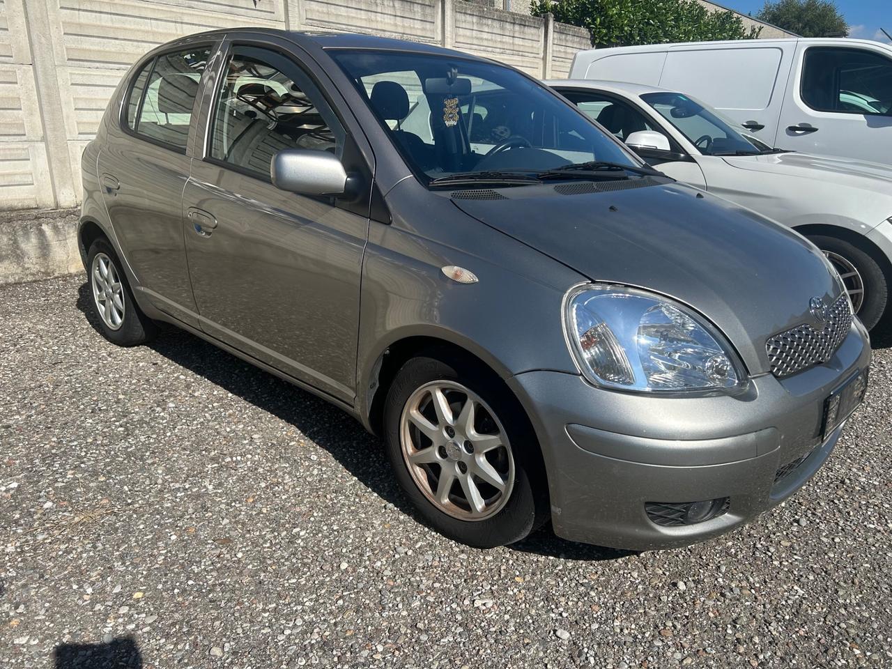 Toyota Yaris 1.0i 16V cat 5 porte leggi note
