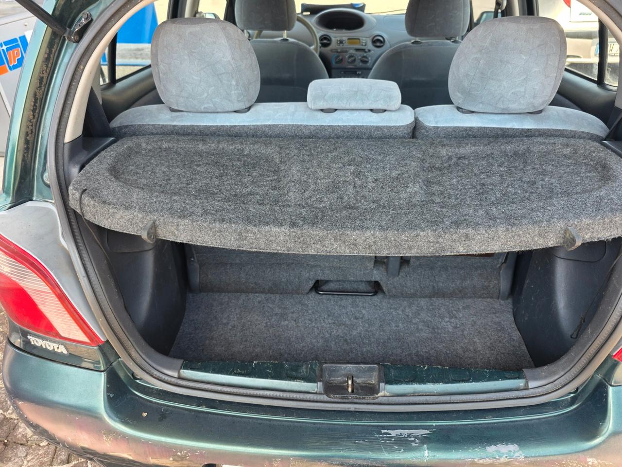 Toyota Yaris 1.0i 16V cat 5 porte con 246.000km