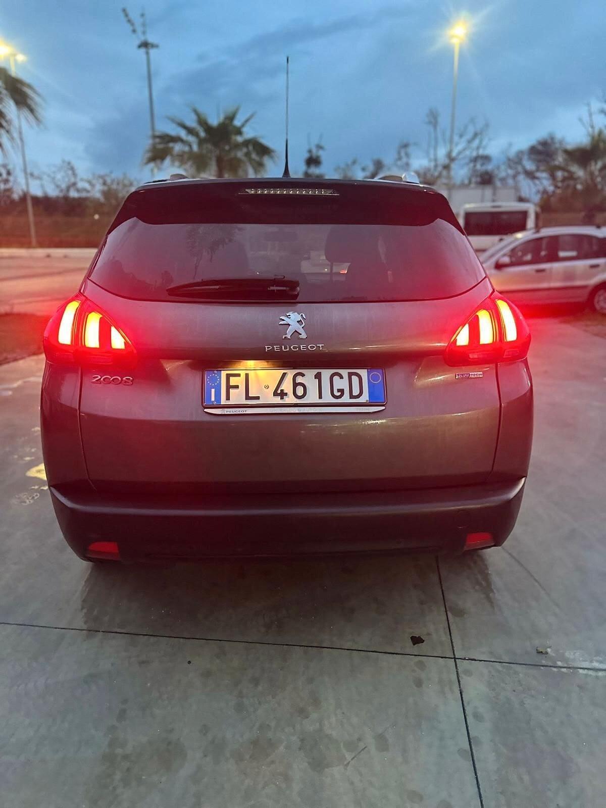 Peugeot 2008 PureTech 82 Allure leggermente grandinata