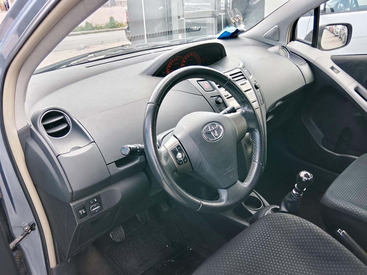 Toyota Yaris 1.3 4 CILINDRI!