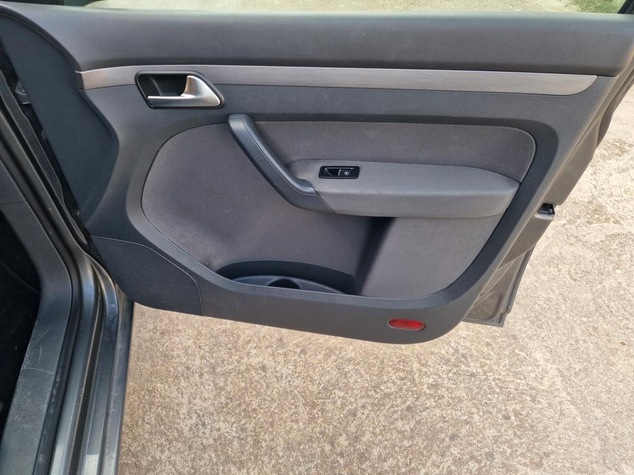 Volkswagen Touran Business 1.4 Highline EcoFuel