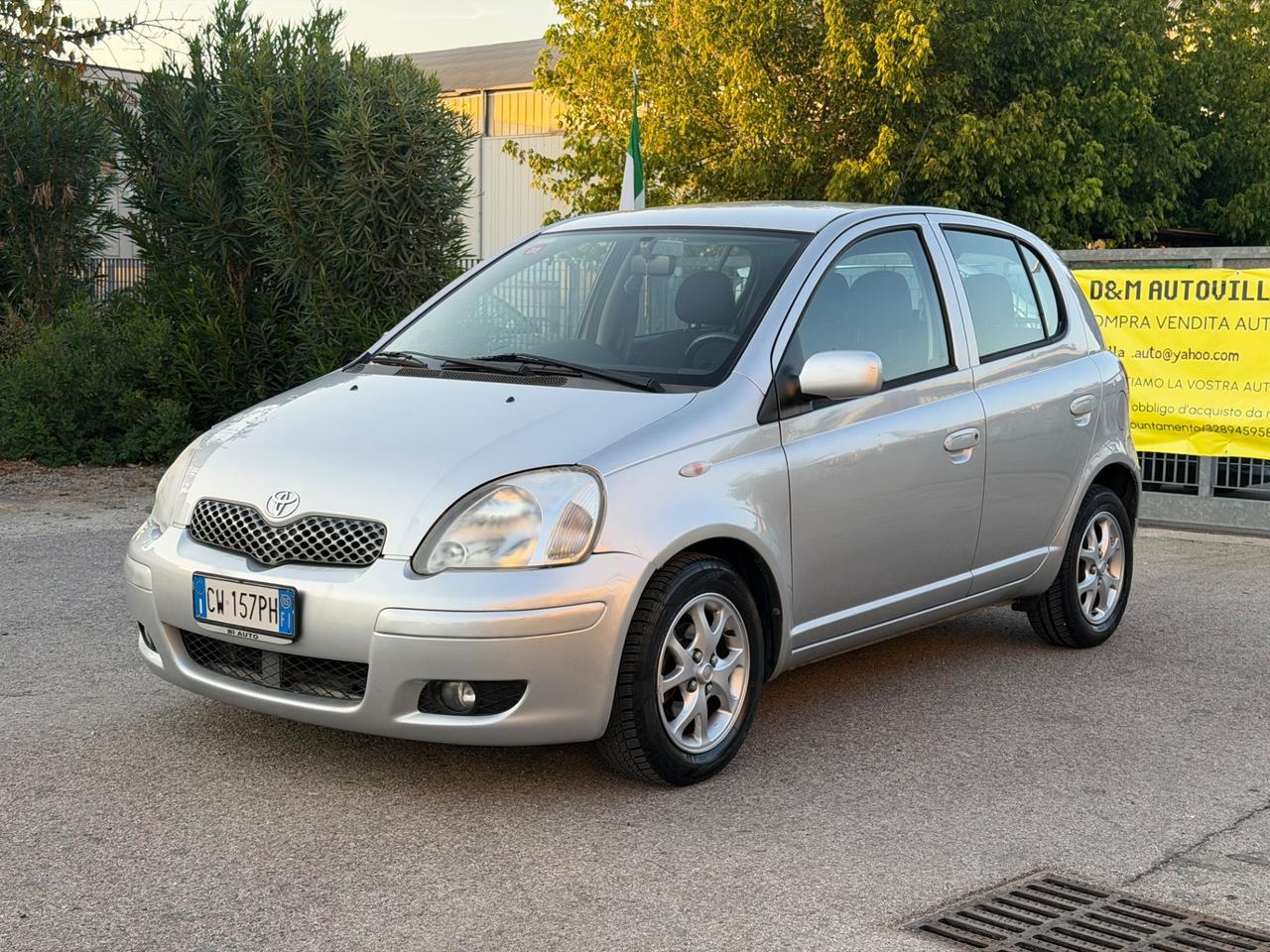Toyota Yaris 1.3i 16V cat 5 porte Sol