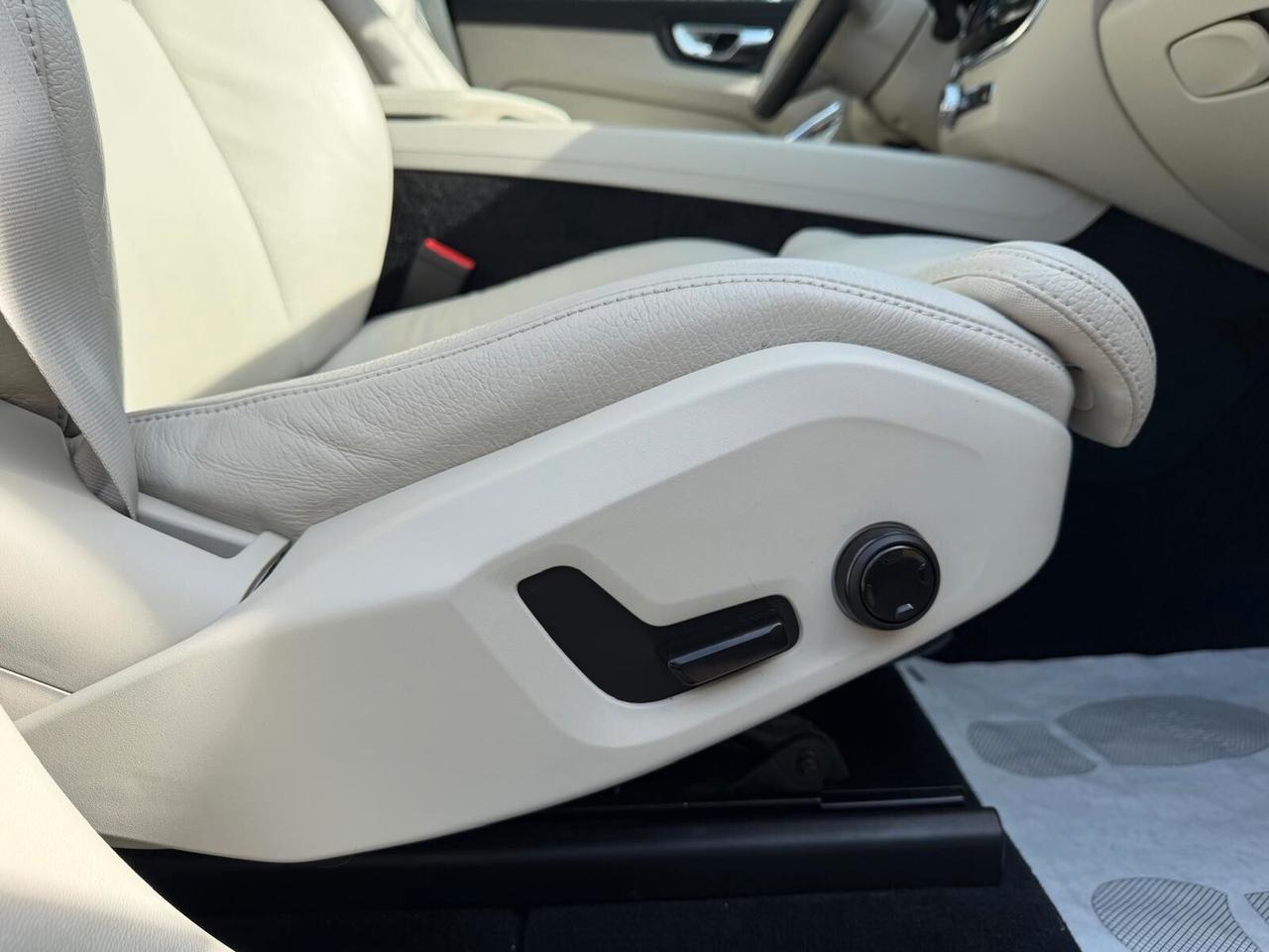 Volvo XC 60 XC60 B4 (d) AWD Geartr. Inscription Pilot Assist II