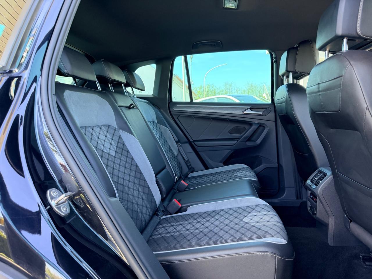 Volkswagen Tiguan 2.0 TDI 150 CV SCR DSG 4MOTION R-Line