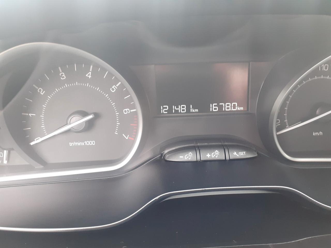 Peugeot 208 PureTech 82 5p. GPL Allure